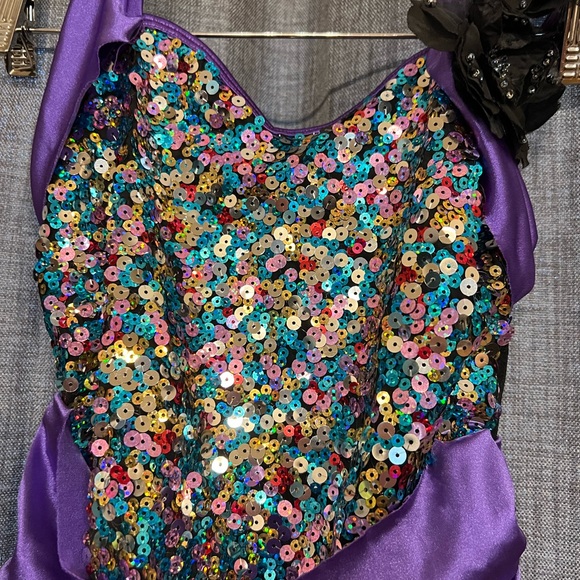 Multi-colored sequin bodice with black straps and snaps around neck. - Picture 3 of 7